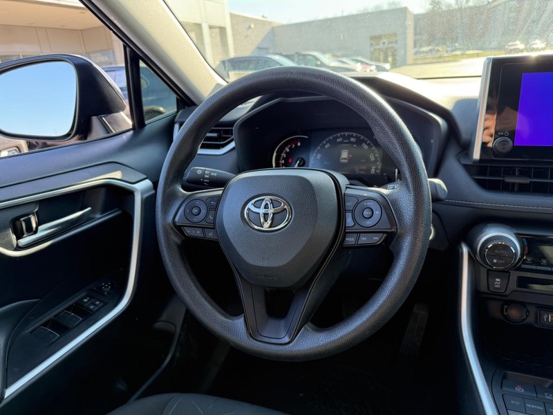 Toyota RAV4 Vehicle Image 13