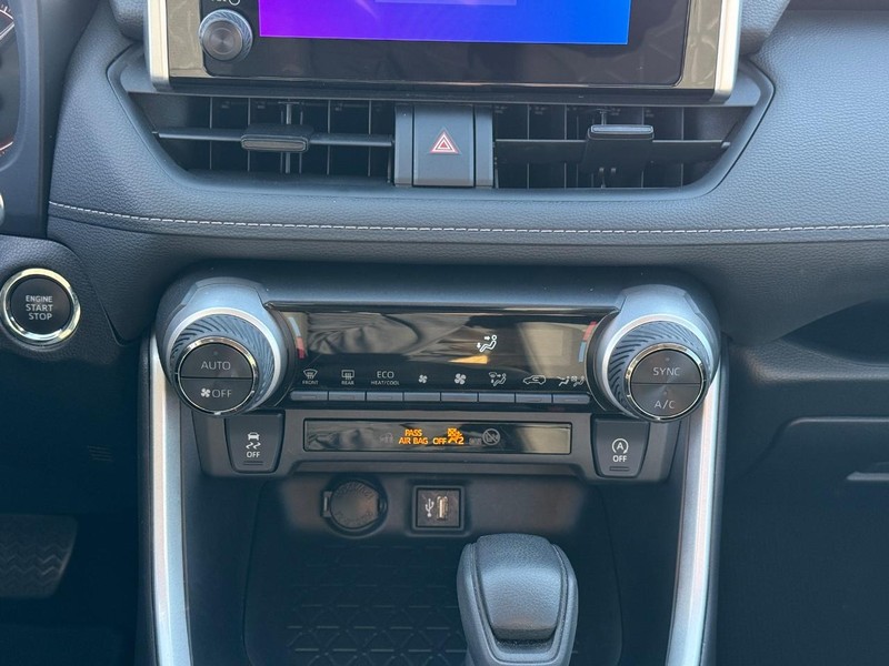 Toyota RAV4 Vehicle Image 15