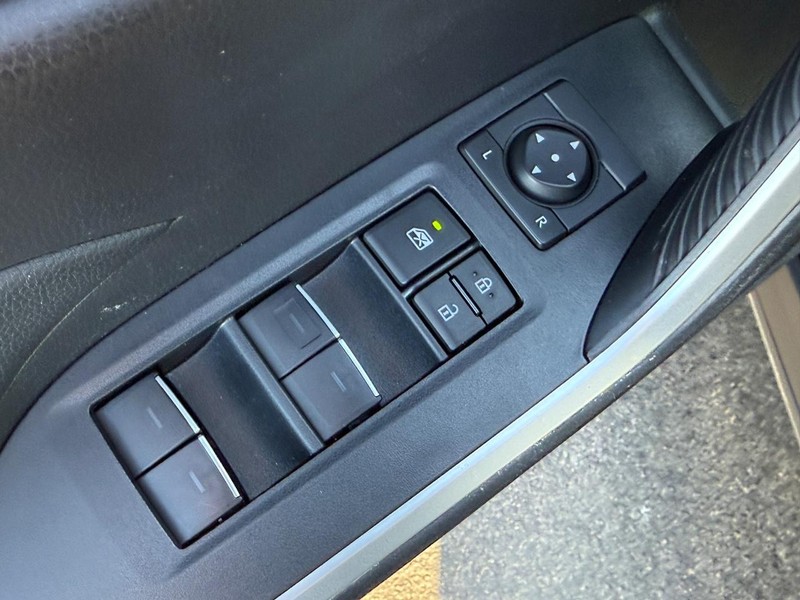 Toyota RAV4 Vehicle Image 16