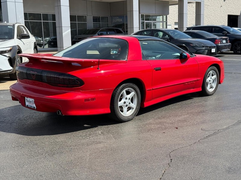 Pontiac Firebird Vehicle Image 3
