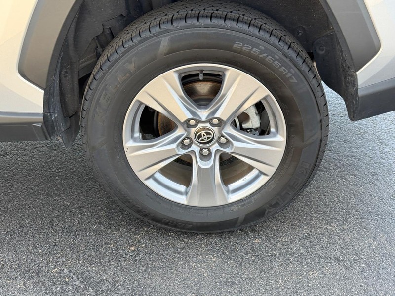 Toyota RAV4 Vehicle Image 7
