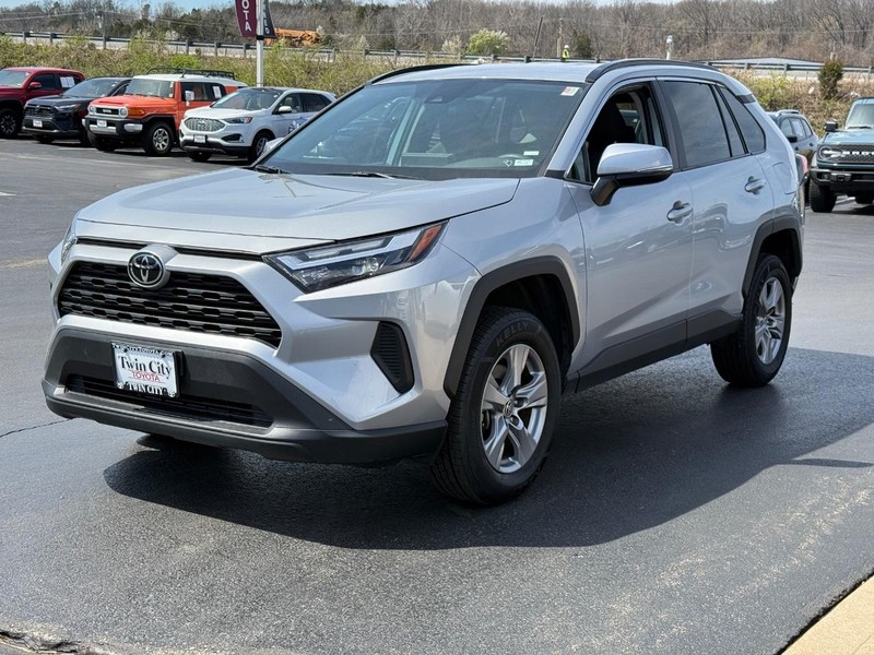 Toyota RAV4 Vehicle Image 8