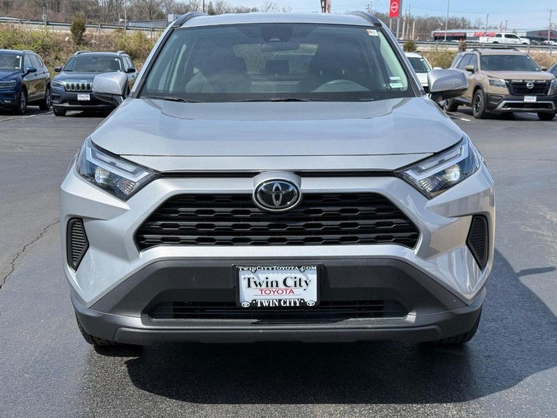 Toyota RAV4 Vehicle Image 9