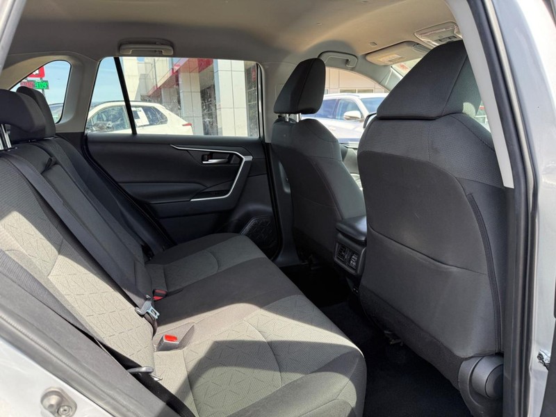 Toyota RAV4 Vehicle Image 10