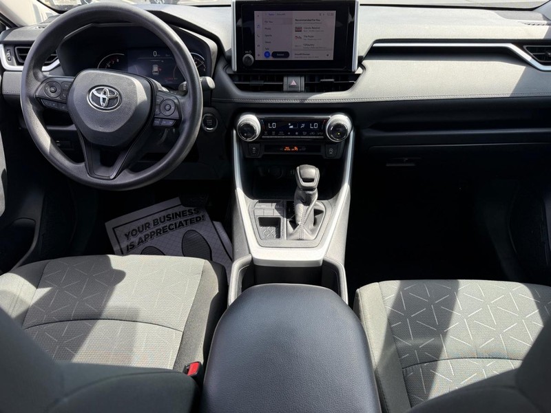 Toyota RAV4 Vehicle Image 11