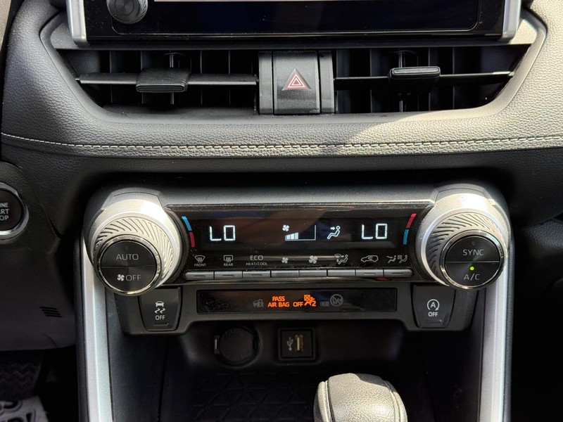 Toyota RAV4 Vehicle Image 14