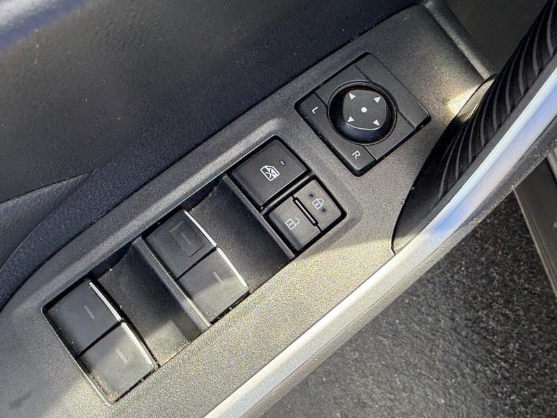 Toyota RAV4 Vehicle Image 15