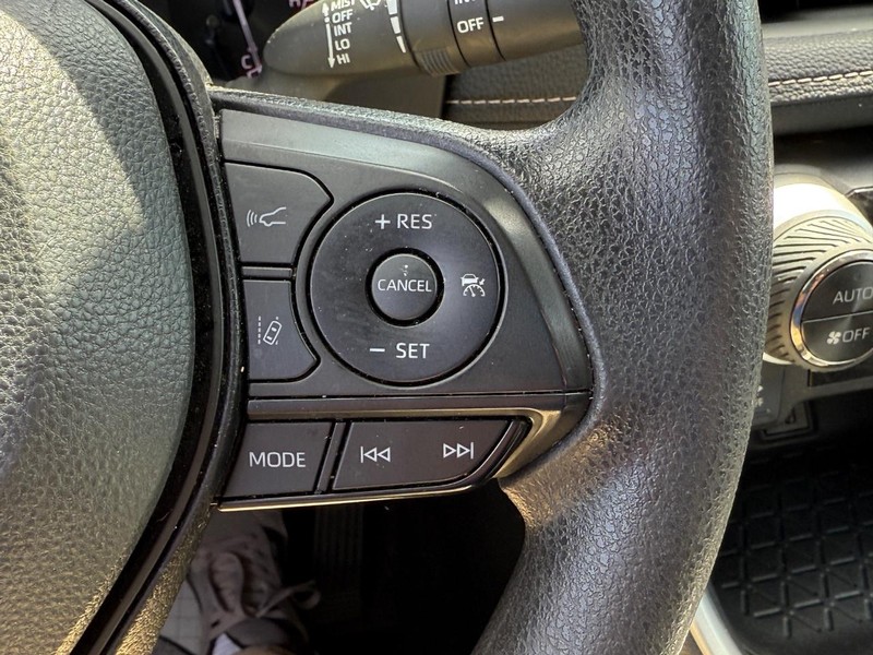 Toyota RAV4 Vehicle Image 18