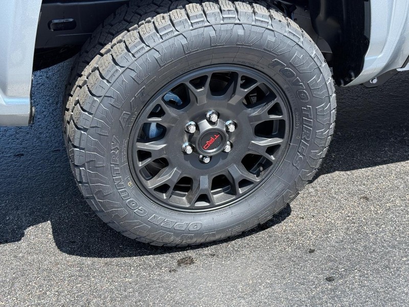 Toyota Tacoma 4WD Vehicle Image 4