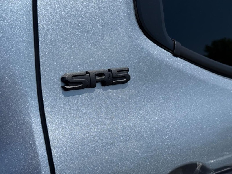 Toyota Tacoma 4WD Vehicle Image 5