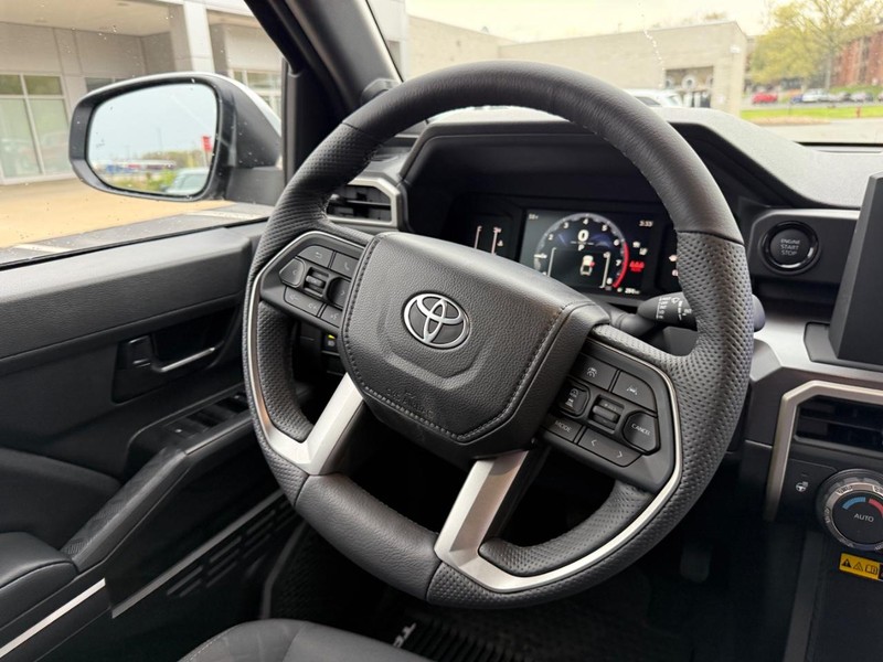 Toyota Tacoma 4WD Vehicle Image 8