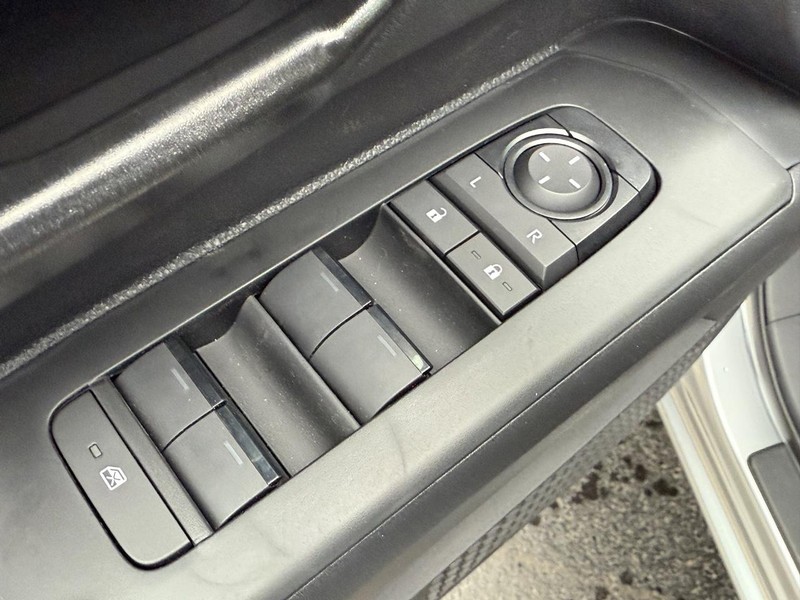 Toyota Tacoma 4WD Vehicle Image 11