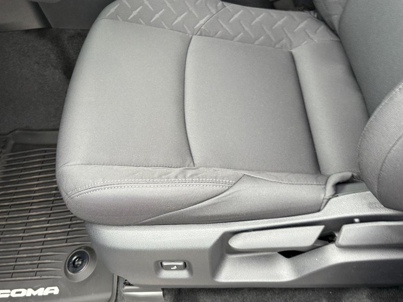 Toyota Tacoma 4WD Vehicle Image 12