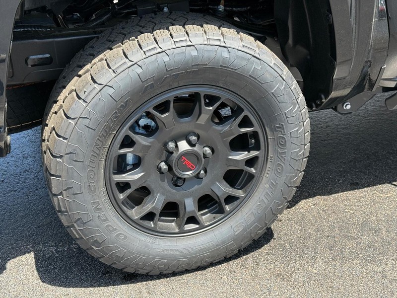 Toyota Tacoma 4WD Vehicle Image 4