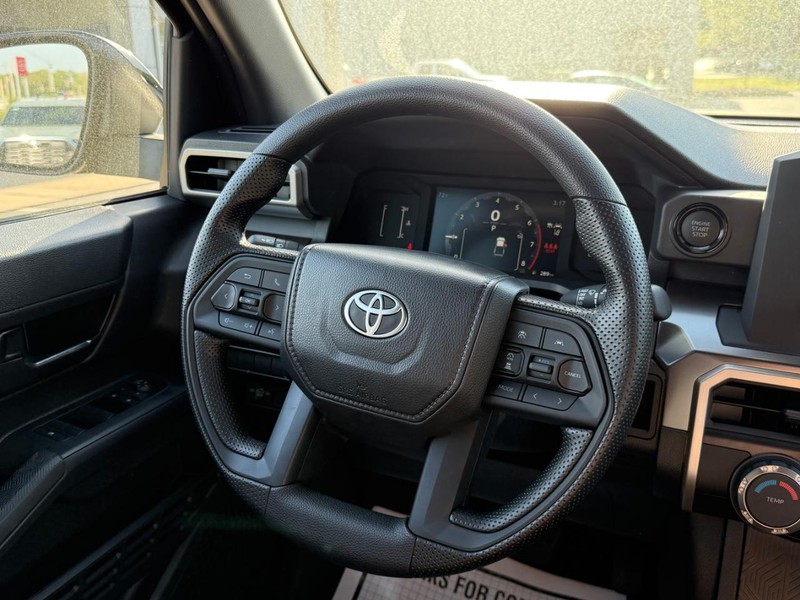 Toyota Tacoma 4WD Vehicle Image 8