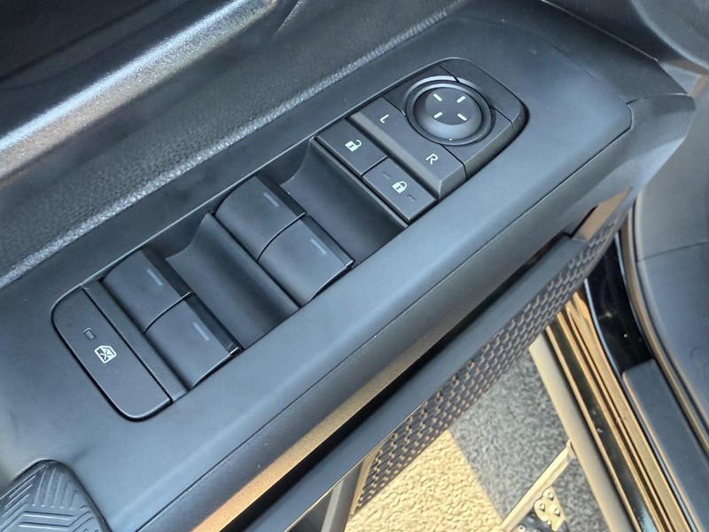 Toyota Tacoma 4WD Vehicle Image 10