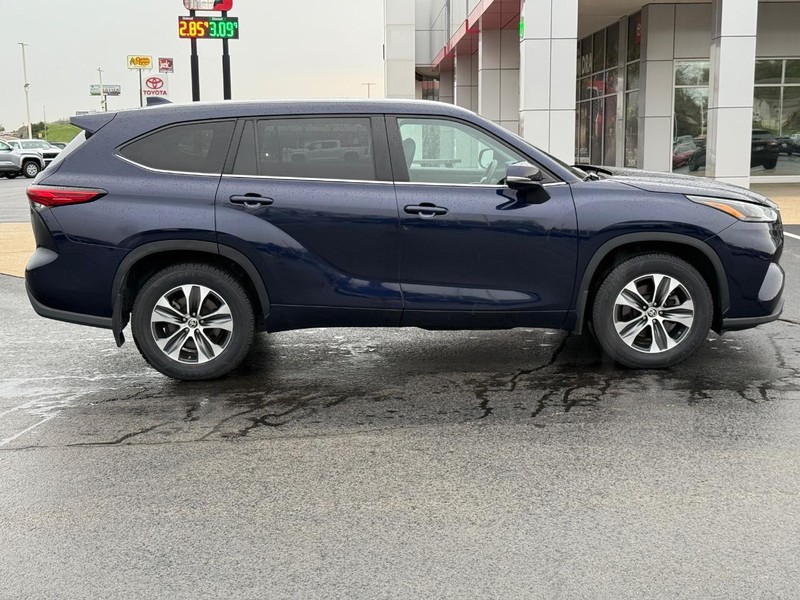 Toyota Highlander Vehicle Image 2