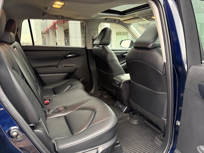 Toyota Highlander Vehicle Image 11