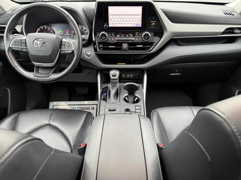 Toyota Highlander Vehicle Image 12