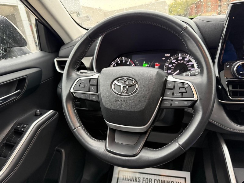 Toyota Highlander Vehicle Image 13