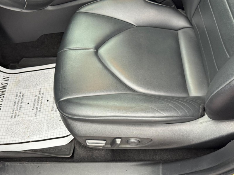 Toyota Highlander Vehicle Image 16