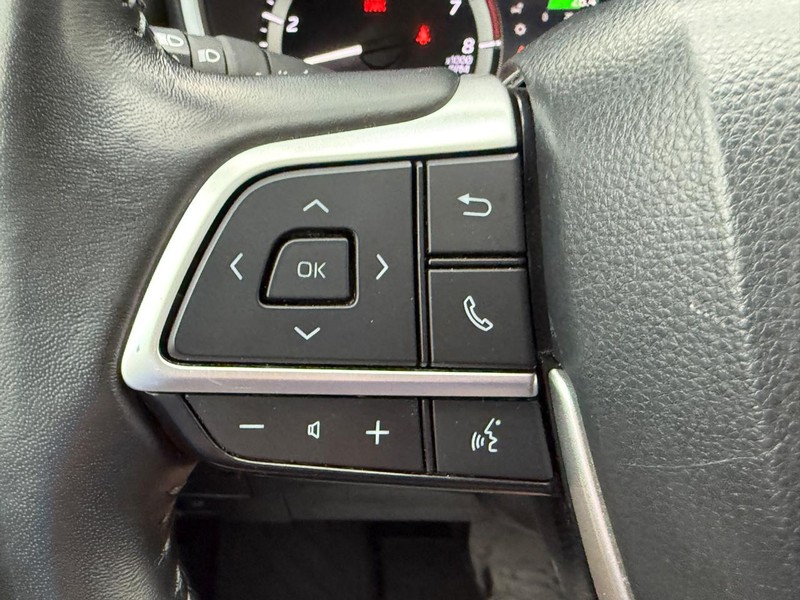 Toyota Highlander Vehicle Image 17