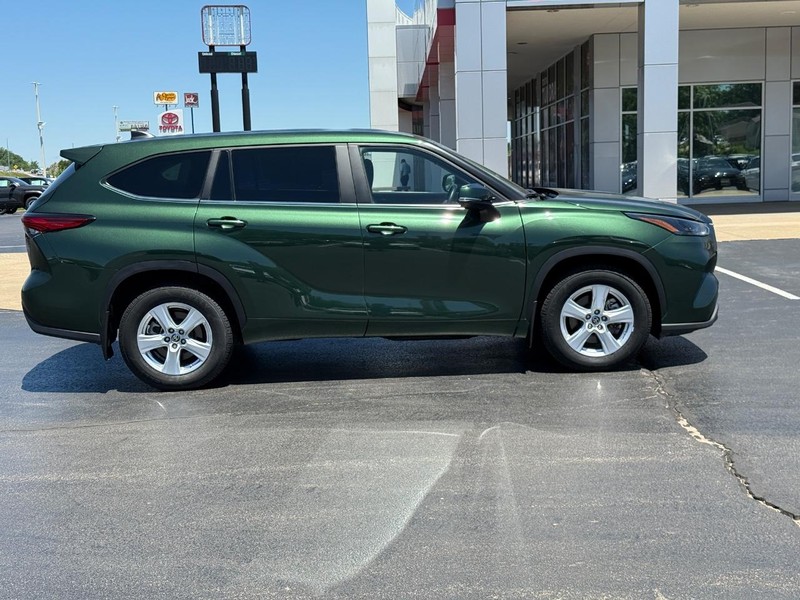 Toyota Highlander Vehicle Image 2