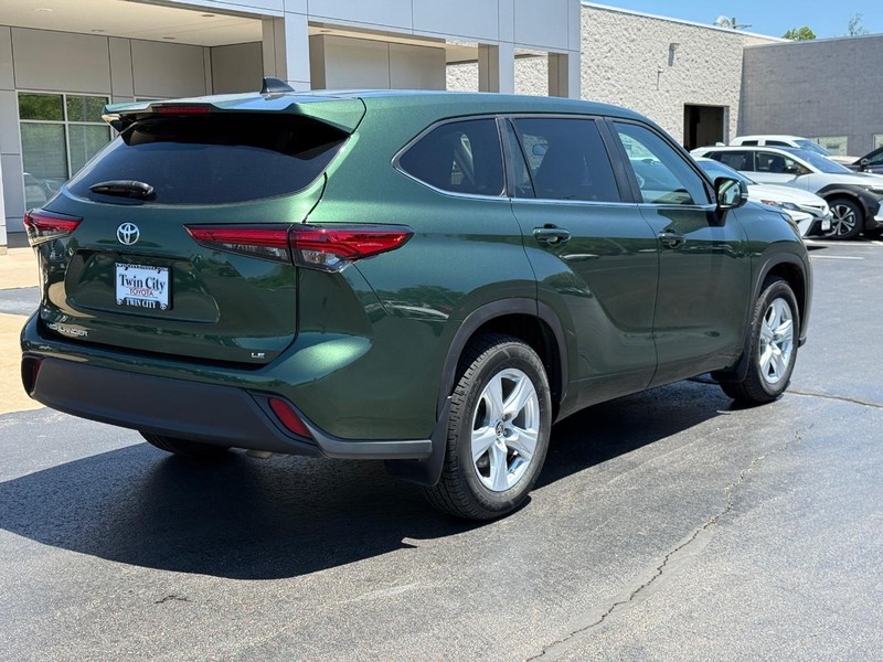 Toyota Highlander Vehicle Image 3