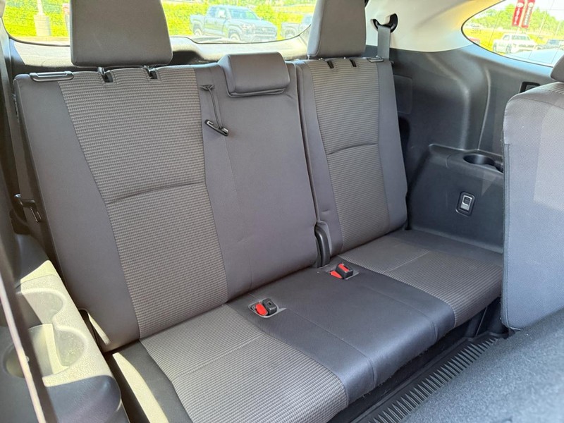 Toyota Highlander Vehicle Image 11