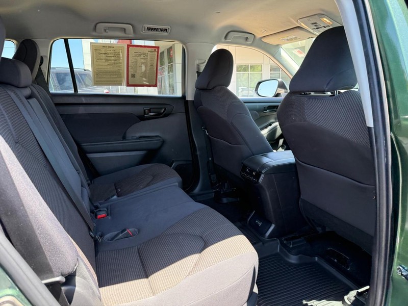 Toyota Highlander Vehicle Image 12