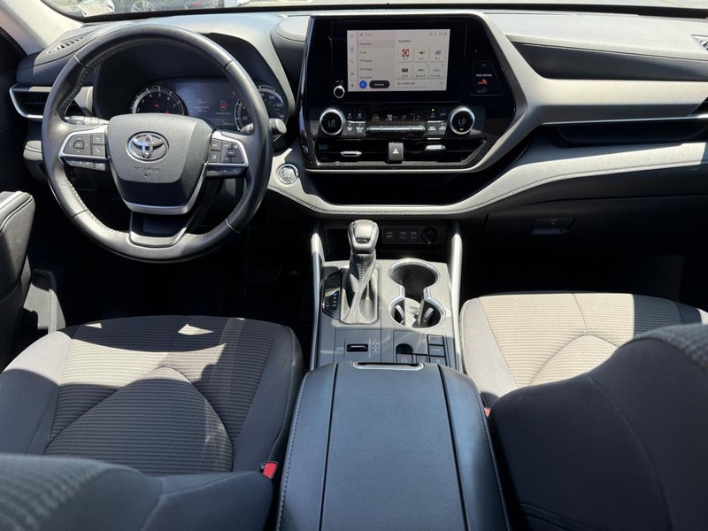 Toyota Highlander Vehicle Image 13