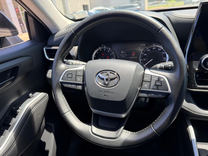 Toyota Highlander Vehicle Image 14