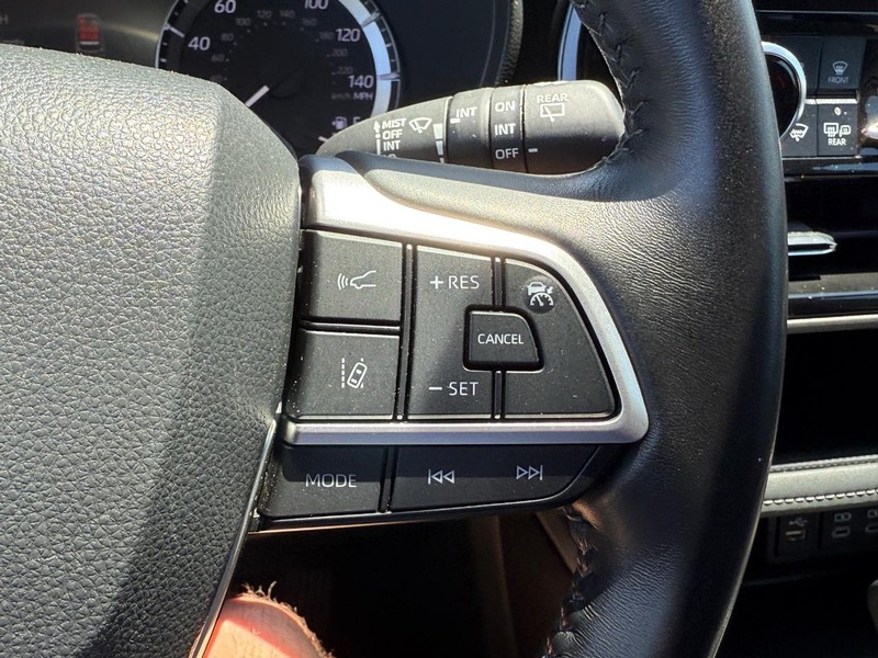 Toyota Highlander Vehicle Image 19