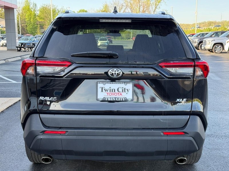 Toyota RAV4 Vehicle Image 5