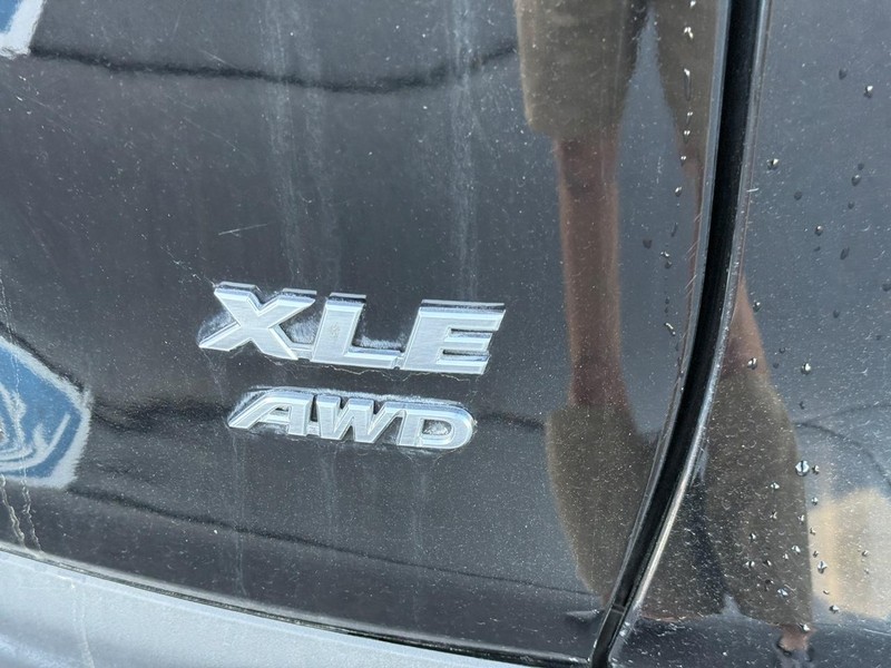 Toyota RAV4 Vehicle Image 6