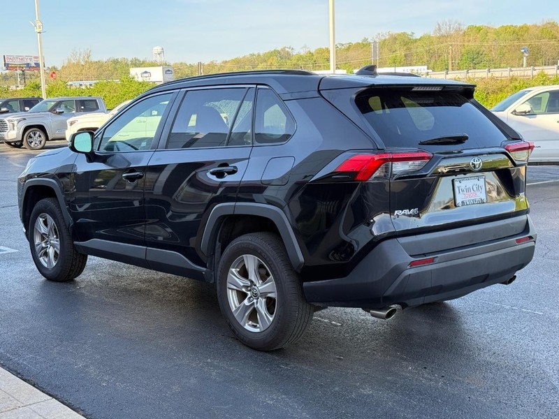 Toyota RAV4 Vehicle Image 7