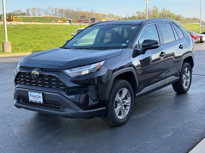 Toyota RAV4 Vehicle Image 9