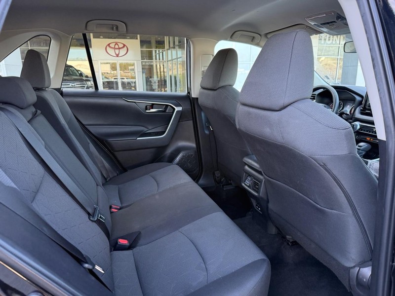 Toyota RAV4 Vehicle Image 11