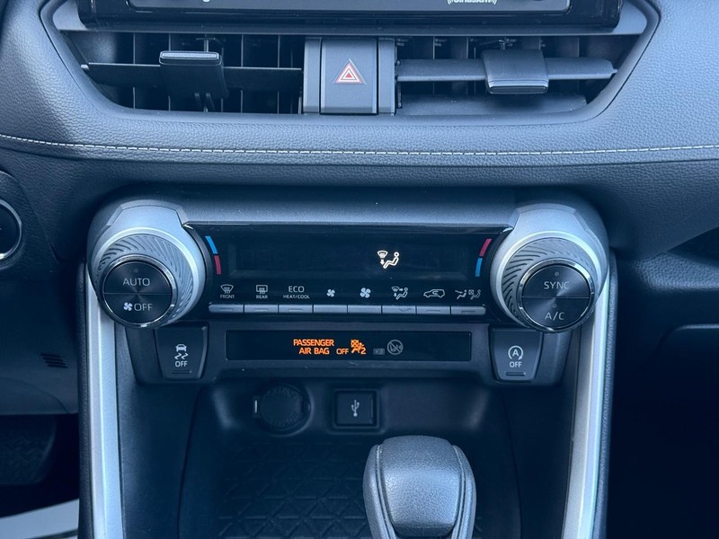 Toyota RAV4 Vehicle Image 15
