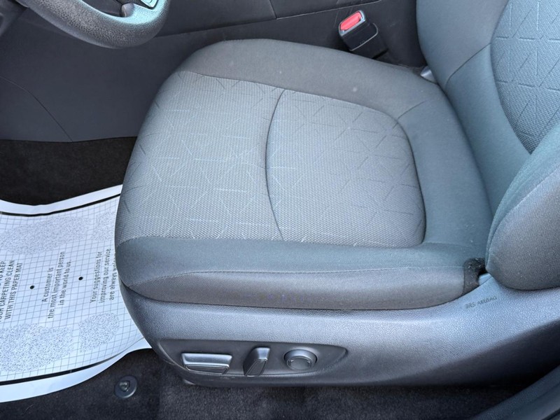 Toyota RAV4 Vehicle Image 17