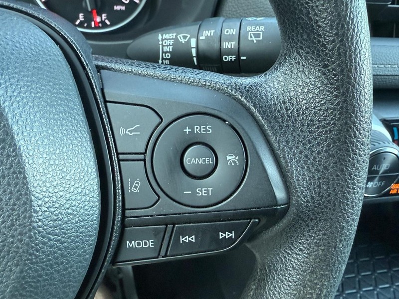 Toyota RAV4 Vehicle Image 19