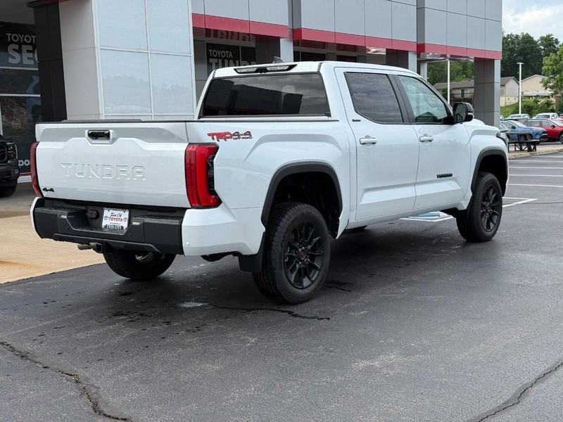 Toyota Tundra 4WD Vehicle Image 3