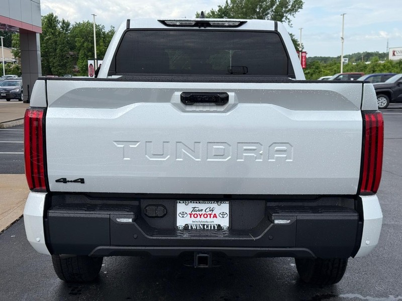 Toyota Tundra 4WD Vehicle Image 5