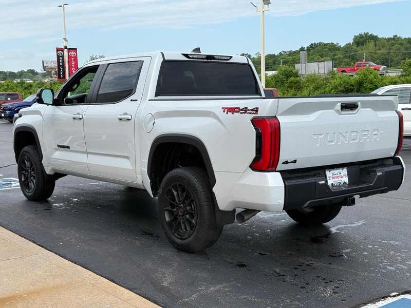 Toyota Tundra 4WD Vehicle Image 6