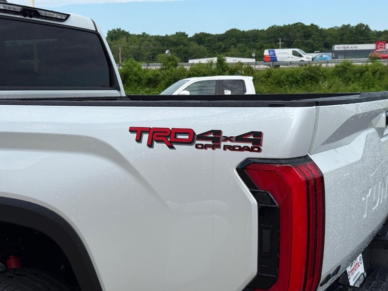 Toyota Tundra 4WD Vehicle Image 7