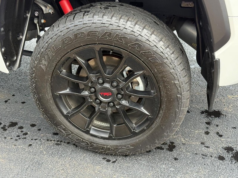 Toyota Tundra 4WD Vehicle Image 8