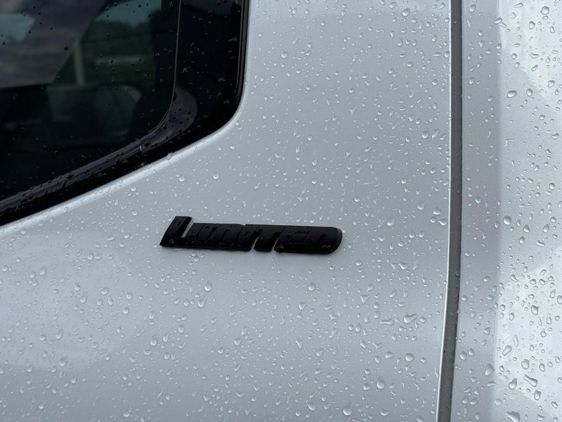 Toyota Tundra 4WD Vehicle Image 9
