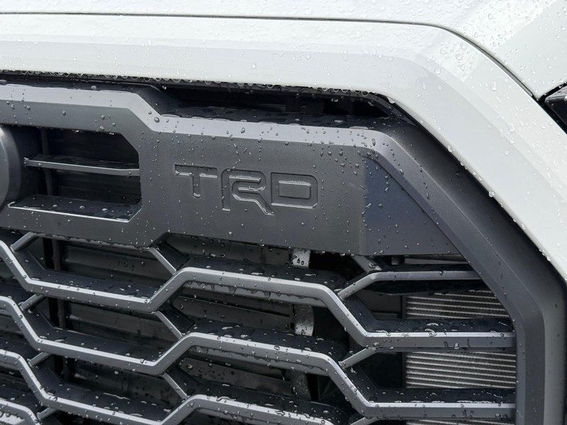 Toyota Tundra 4WD Vehicle Image 11
