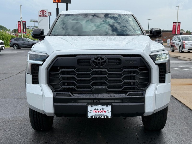 Toyota Tundra 4WD Vehicle Image 12