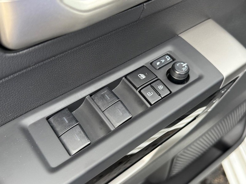 Toyota Tundra 4WD Vehicle Image 17